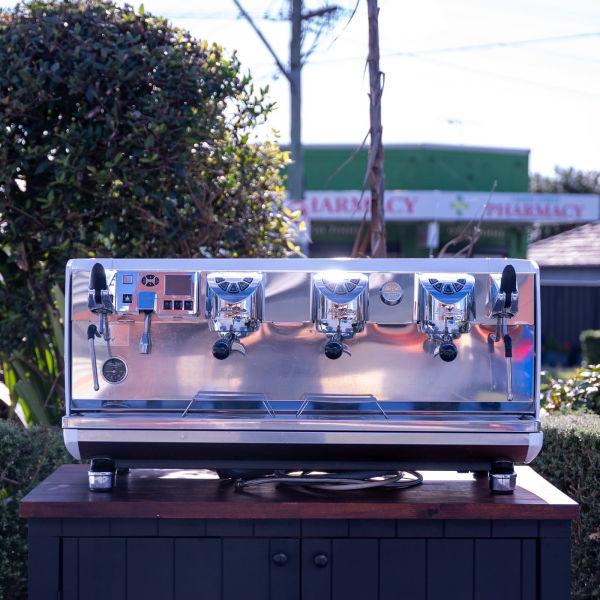 Pre Loved 3 Group White Eagle π¦
 Digit Commercial Coffee Machine