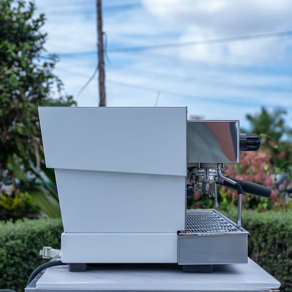 AS-NEW CUSTOM LA MARZOCCO LINEA S 3 GROUP GLOSS WHITE 9 WEEKS OLD