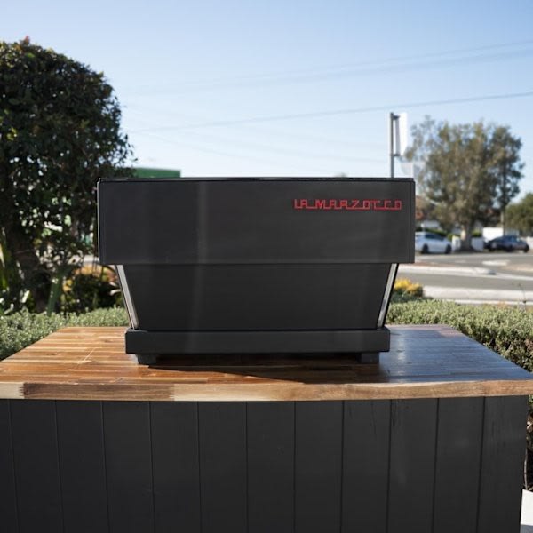 Pre Loved 2 Group La Marzocco Linea AV in Black Coffee Machine