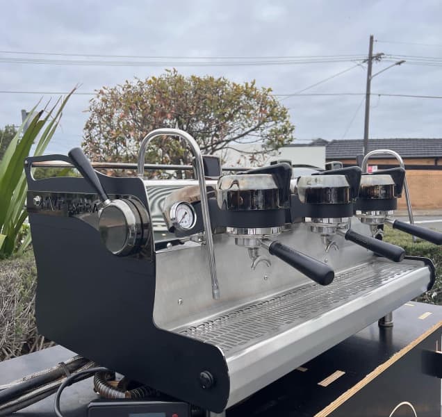 CUSTOM Ex Demo Synesso MVP HYDRA 3 Group Commercial Coffee Machine