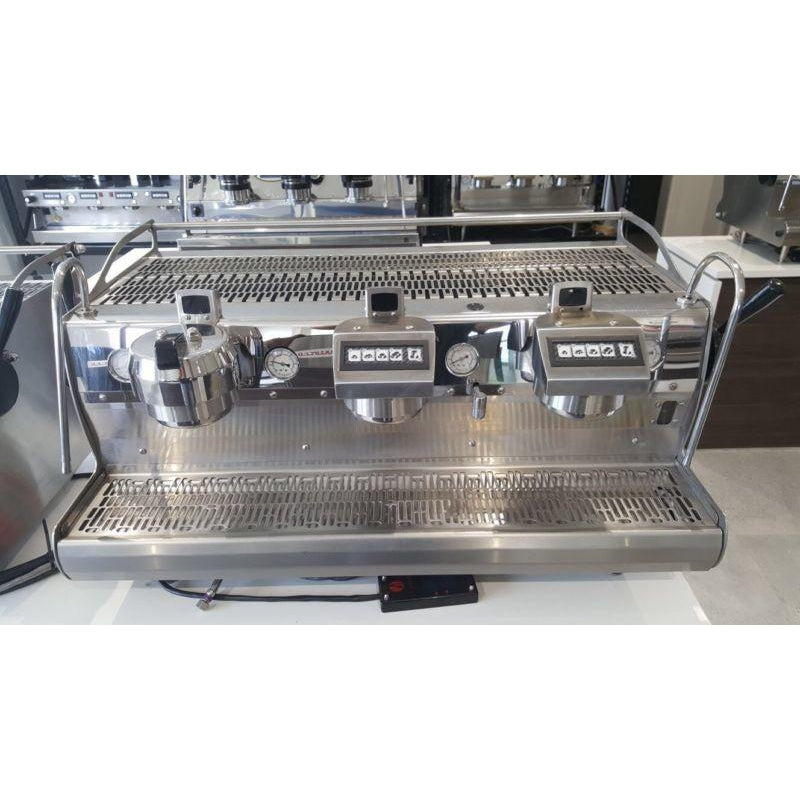 Pre-Owned 3 Group Synesso Hydra Commercial Coffee Espresso Machine