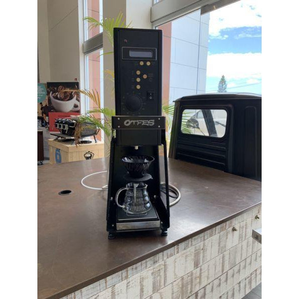 AS NEW OTFES brewer for pour over and batch brew