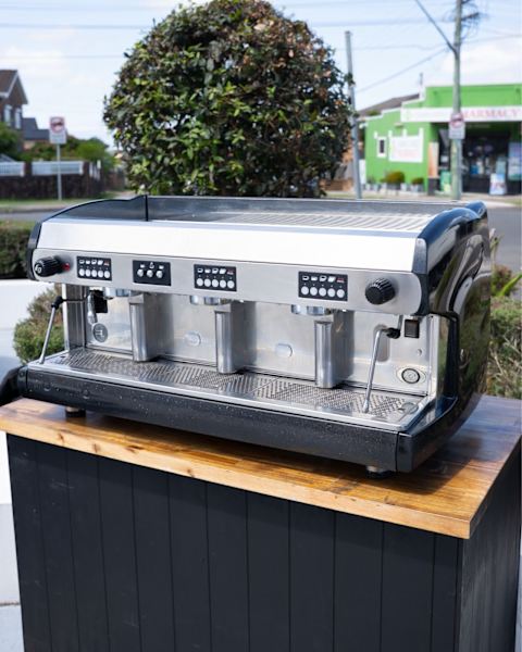 Clean Pre Loved 3 Group Wega Polaris Tall Cup Black