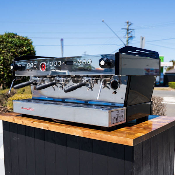 Stunning Late-Model La Marzocco Linea PB – 3 Group (Pearl Green)