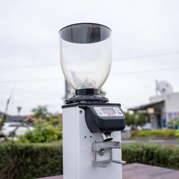 Used White DIP DK65 Coffee Grinder – Excellent Condition