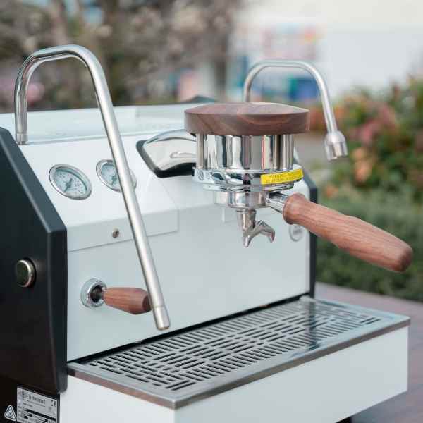 BRAND NEW LA MARZOCCO GS3 AV IN GLOSS WHITE WITH SPECHT TIMBER KIT