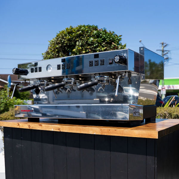 Pre-Loved La Marzocco Linea S AV – 3 Group (Low Volume, Excellent)