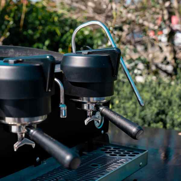 STUNNING LATE MODEL PRE OWNED SYNESSO S200 COFFEE MACHINE