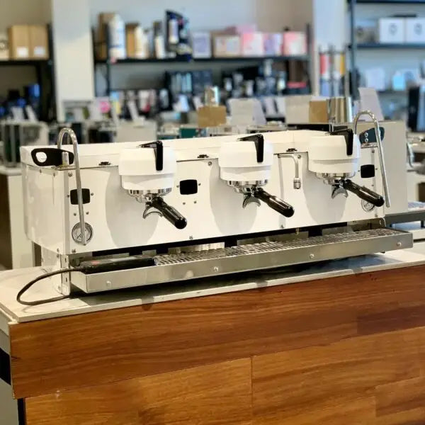 Beautiful Ex Demo 3 Group Synesso S300 Commercial Coffee