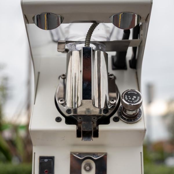 Pre-Loved Mythos One Coffee Grinder – White