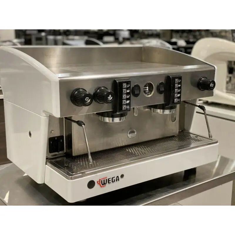 Immaculate WHITE Beautiful Wega Atlas 2 Group Commercial