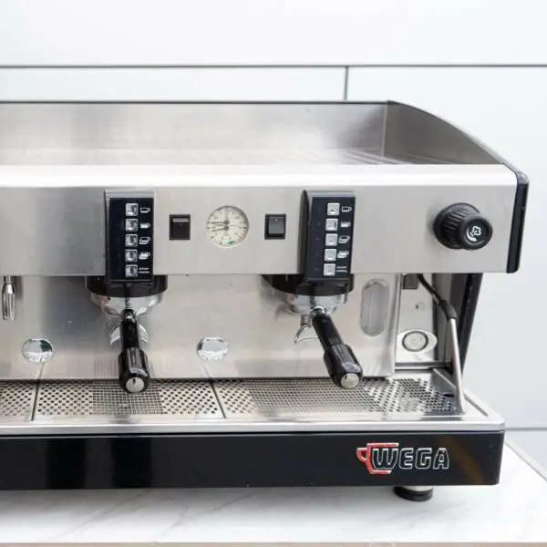 Stunning Serviced 3 Group Wega Commercial Cafe Coffee