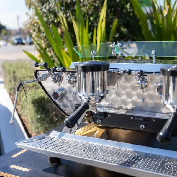 Stunning Pre Owned KVDW SPIRIT TRIPLET Commercial Coffee Machine