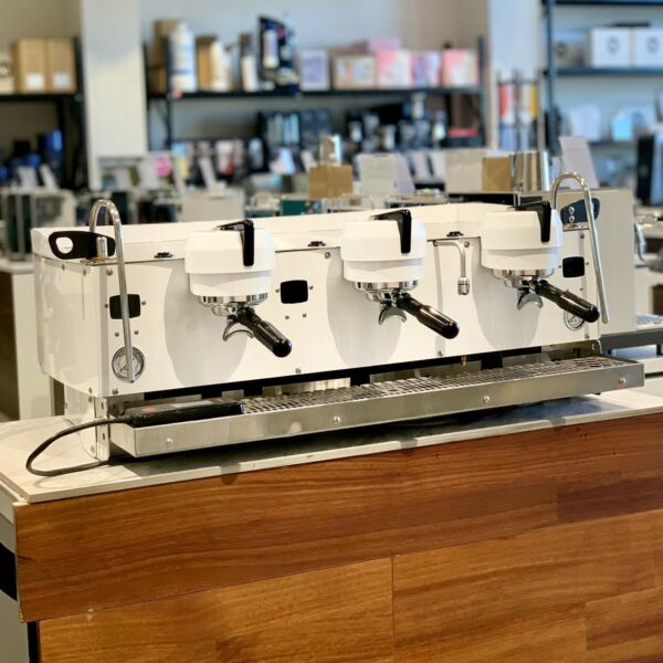 Beautiful Ex Demo 3 Group Synesso S300 Commercial Coffee Machine