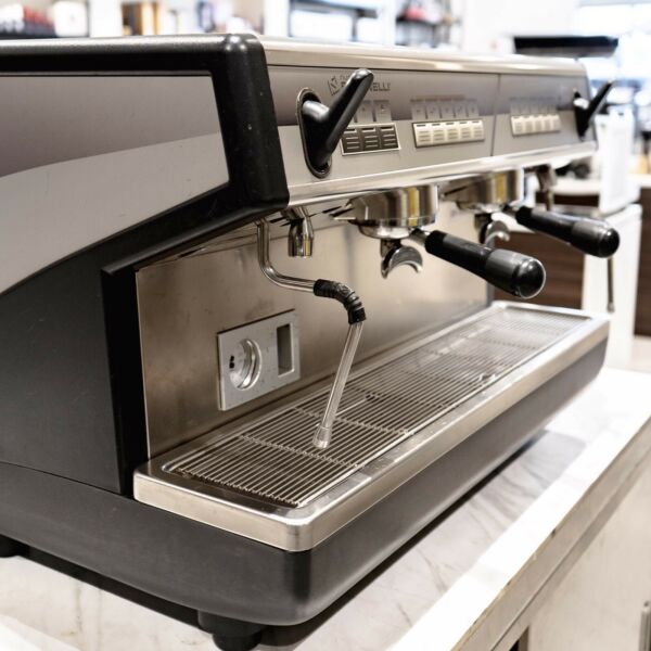 Immaculate 15 amp 2 Group High Cup Commercial Coffee Machine