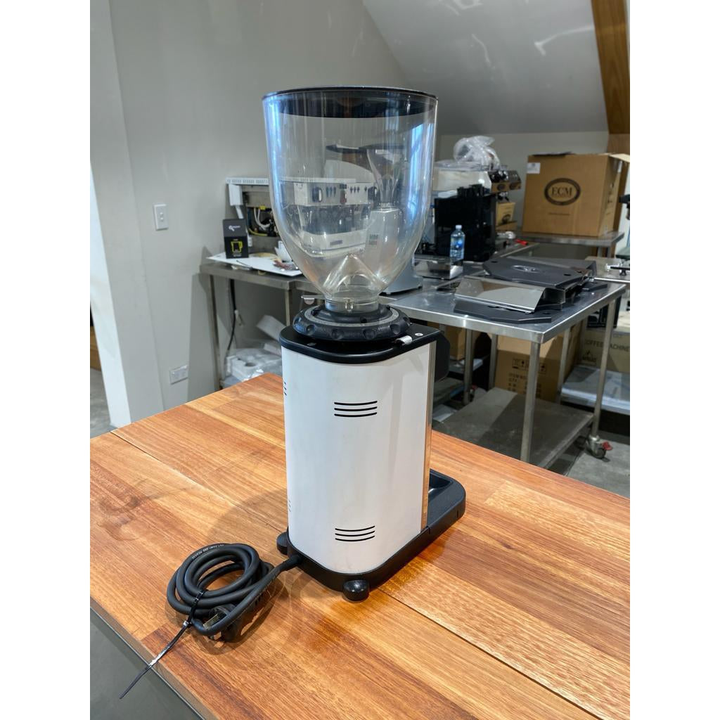 DIP Pre-Owned White DIP DKS-65 Commercial Coffee Grinder