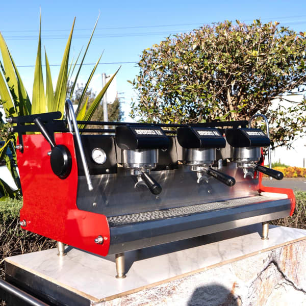 Clean Synesso 3 Group Sabre In Red Commercial Coffee Machine